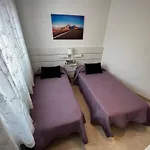 Precioso Y Luminoso Piso 아파트
